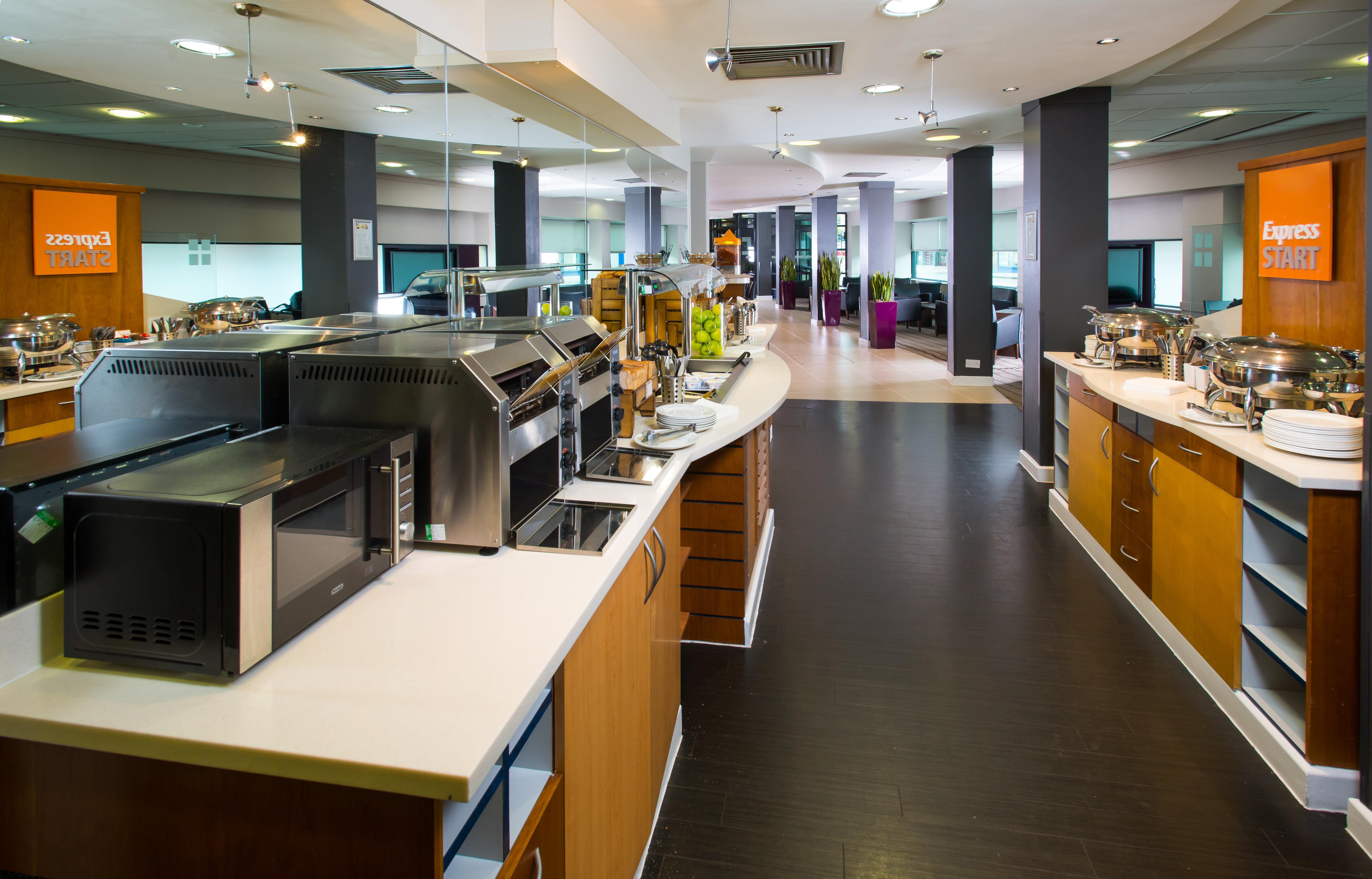 Holiday Inn Express - Glasgow - City Ctr Riverside By Ihg Bagian luar foto