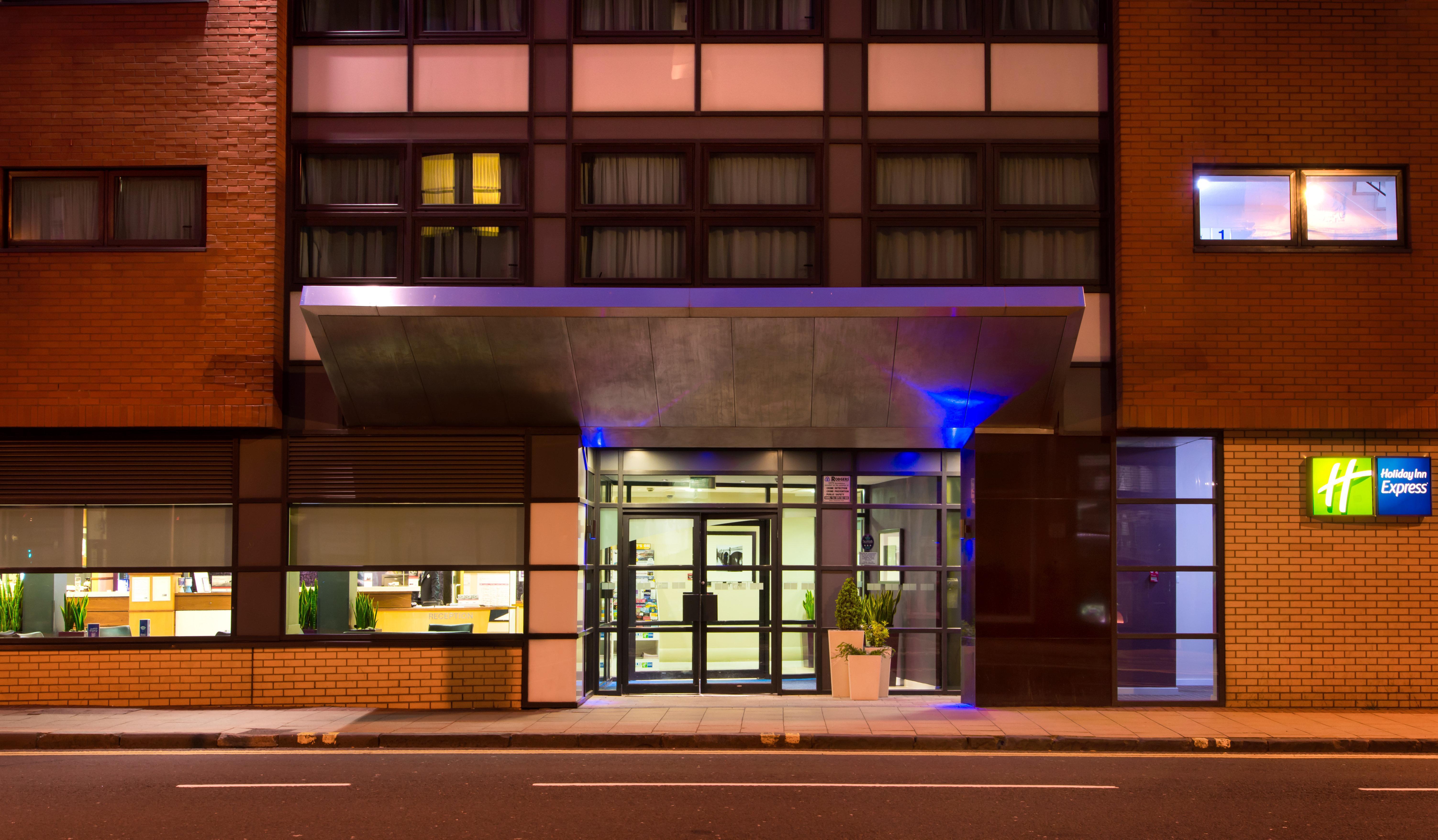 Holiday Inn Express - Glasgow - City Ctr Riverside By Ihg Bagian luar foto