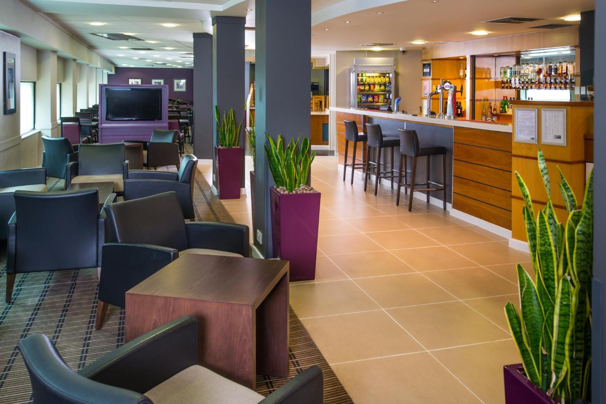 Holiday Inn Express - Glasgow - City Ctr Riverside By Ihg Bagian luar foto