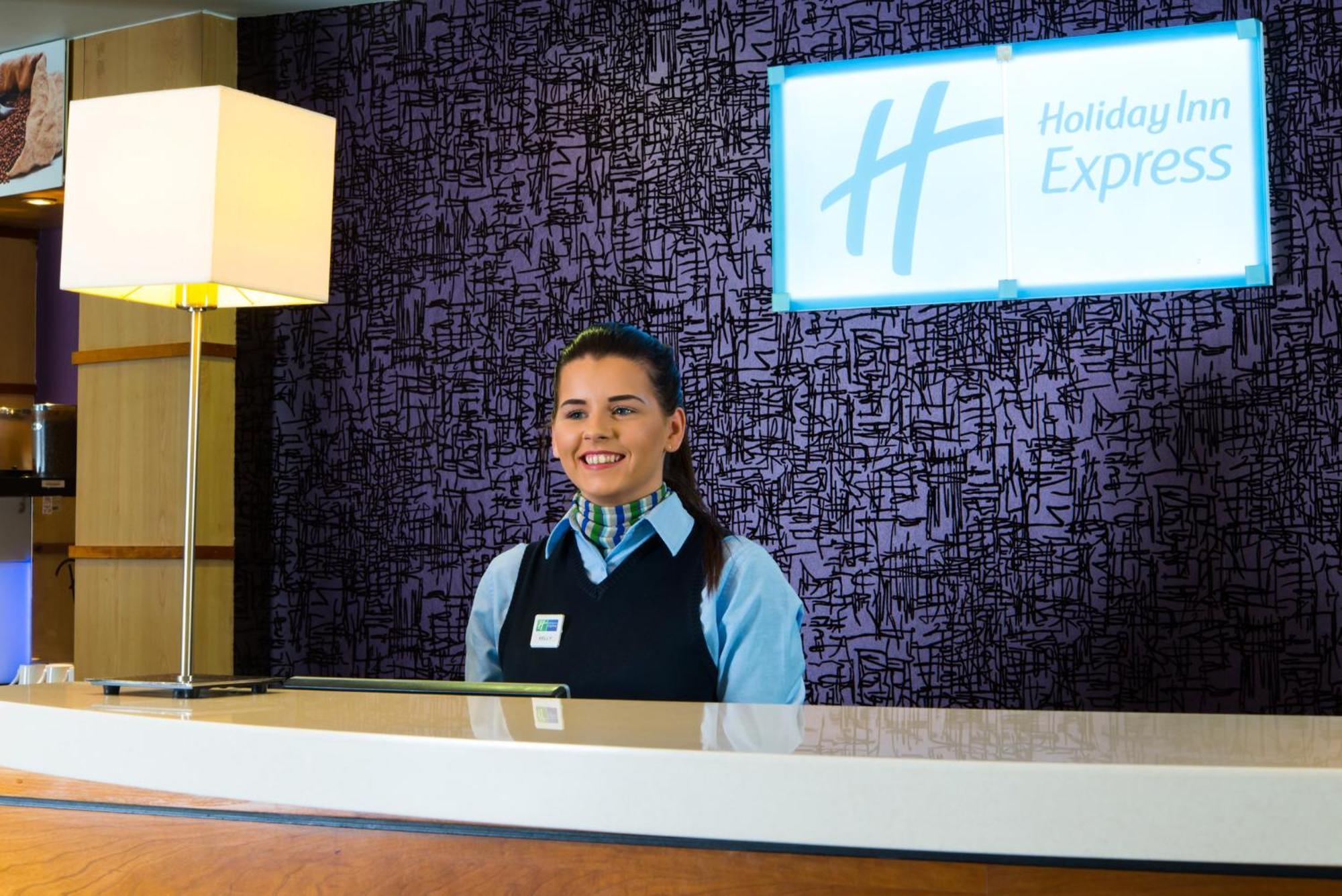 Holiday Inn Express - Glasgow - City Ctr Riverside By Ihg Bagian luar foto