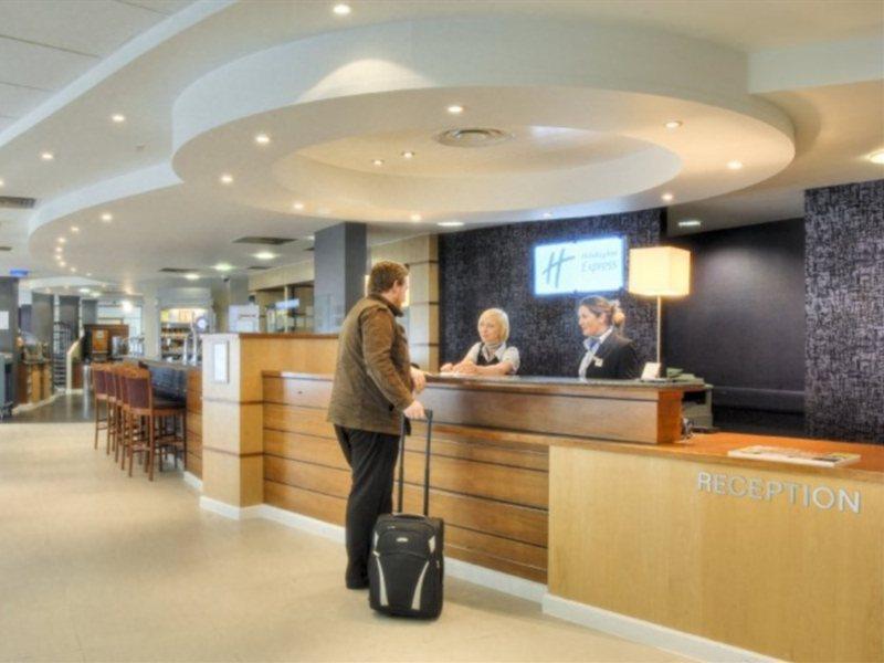 Holiday Inn Express - Glasgow - City Ctr Riverside By Ihg Bagian luar foto