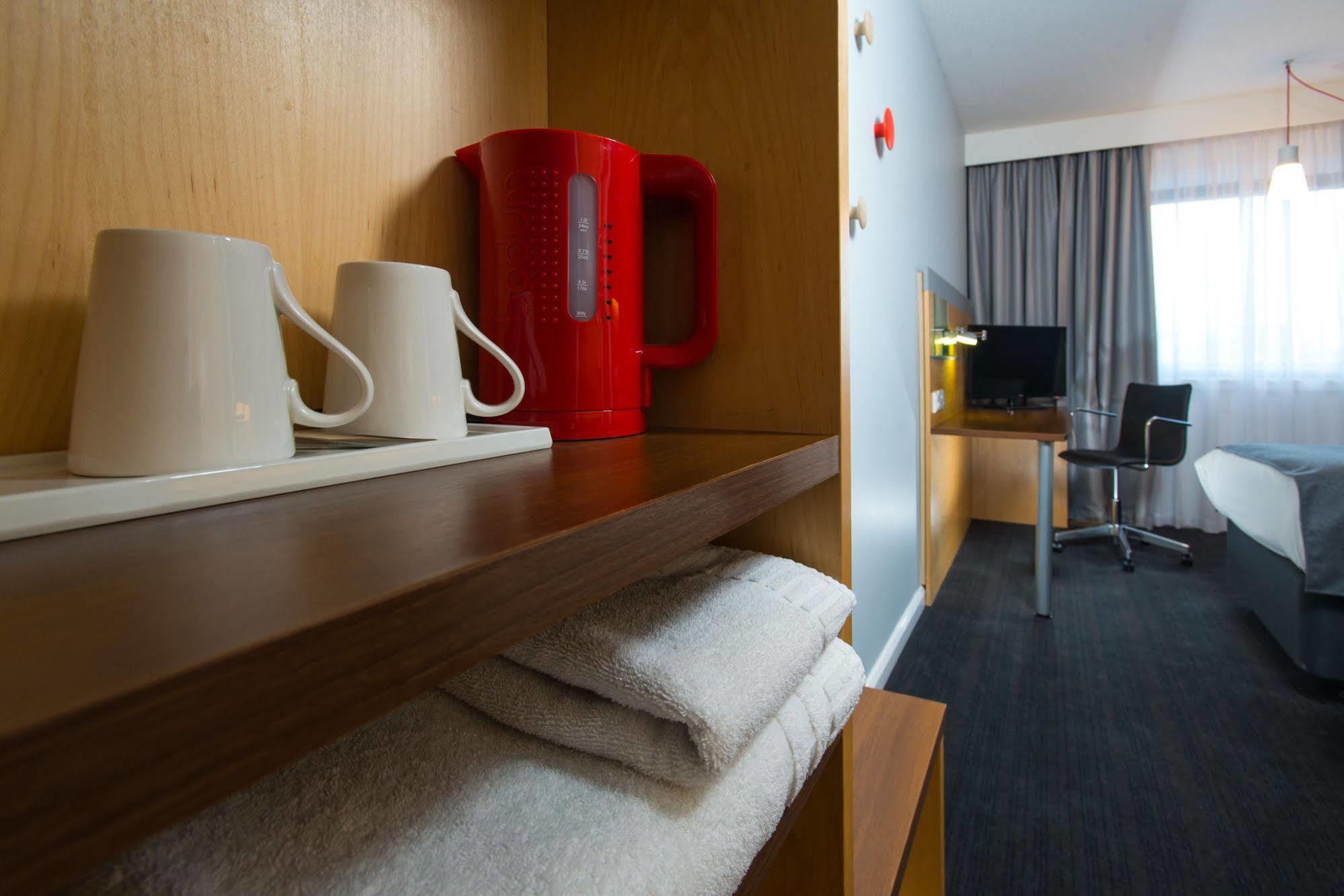 Holiday Inn Express - Glasgow - City Ctr Riverside By Ihg Bagian luar foto